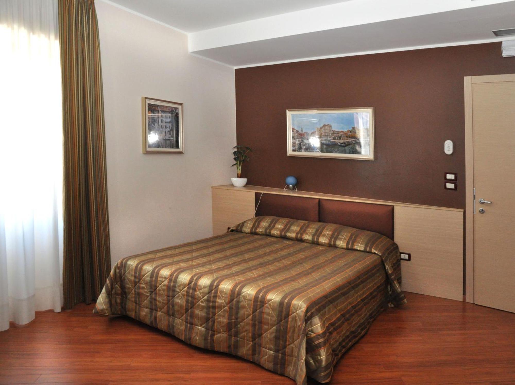 Dulcinea Hotel Múggia Екстериор снимка