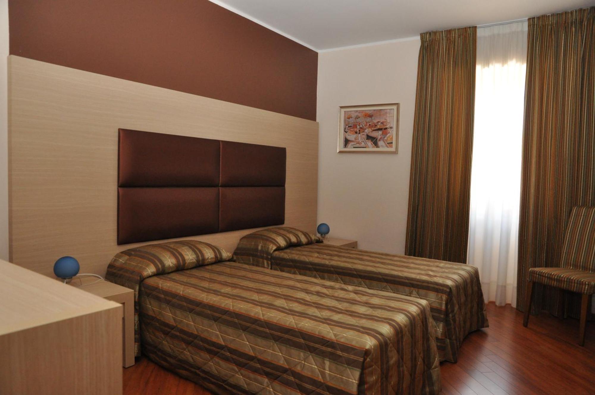 Dulcinea Hotel Múggia Екстериор снимка
